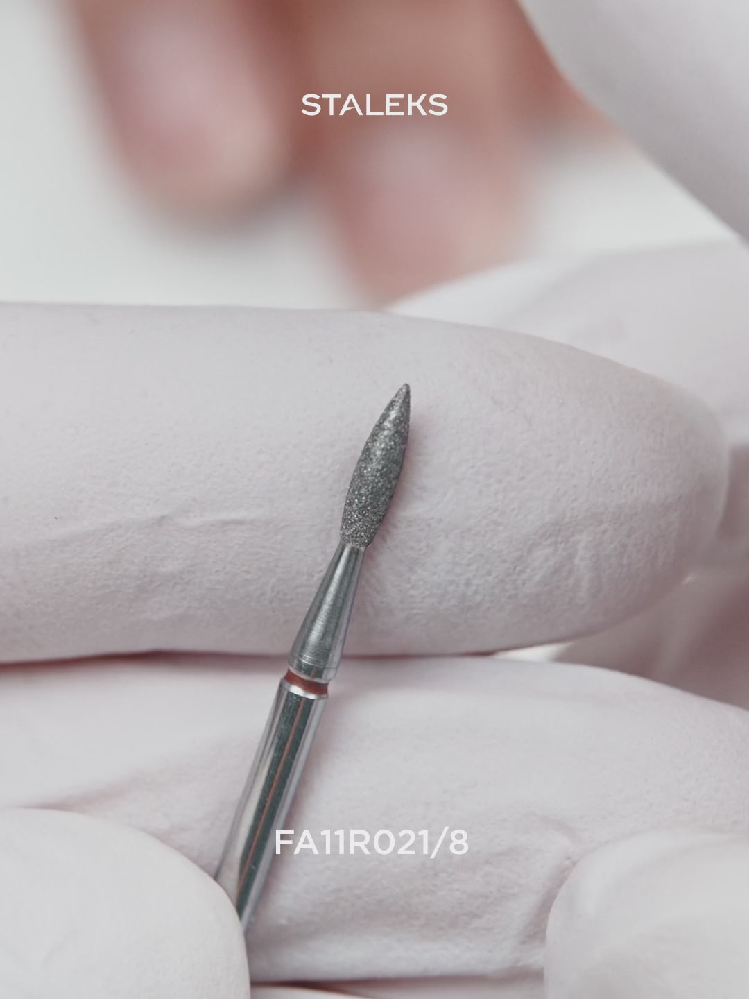 Carregar Vídeo: STALEKS EXPERT Fresa diamantada chama afiada vermelha diâmetro 2.1mm, parte operacional 8 mm
