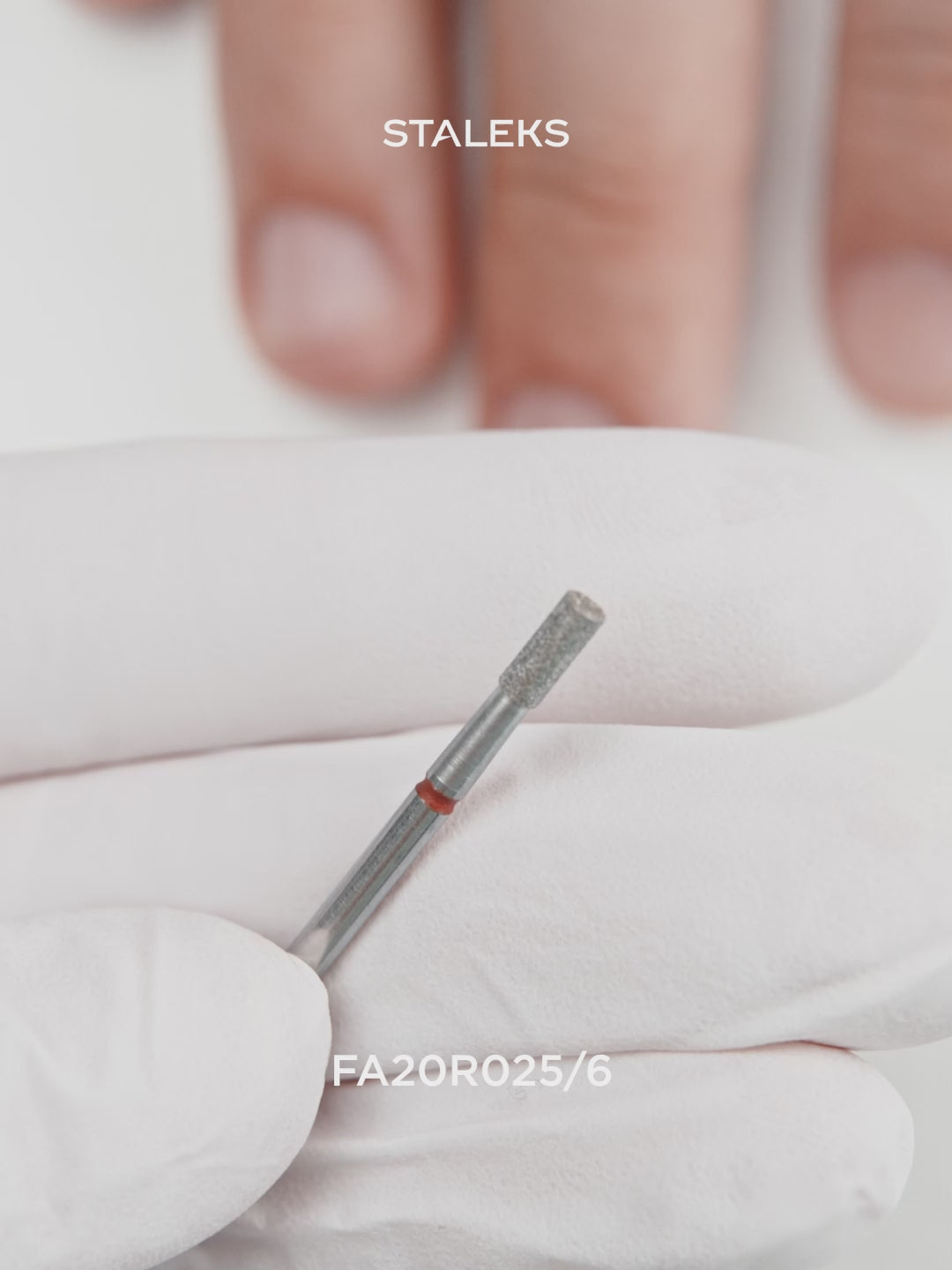Ielādēt video: STALEKS EXPERT Sarkana dimanta frēze «Cilindrs», diametrs 2,5 mm, darba daļa 6 mm