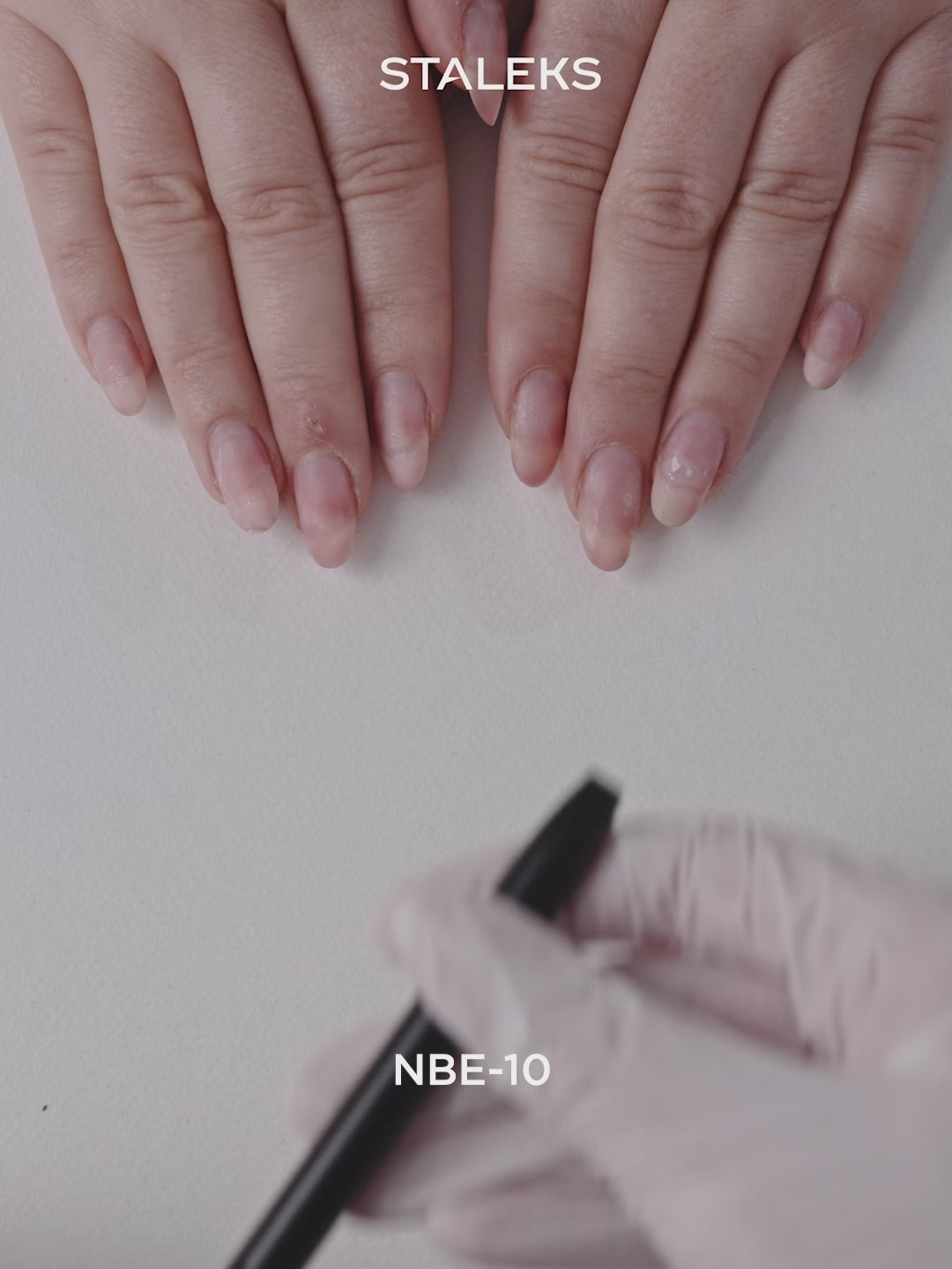 Load Video: STALEKS EXPERT 10 Angled brush for gel, width 4 mm/length 7 mm