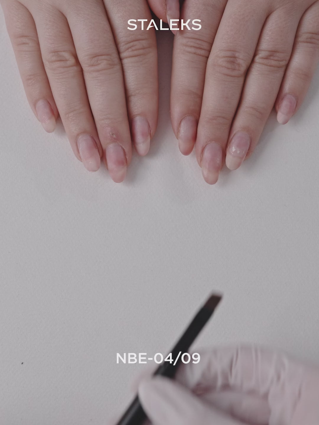 Load Video: STALEKS EXPERT 04/09 Double-ended brush, for gel 7 mm/for gel 9 mm